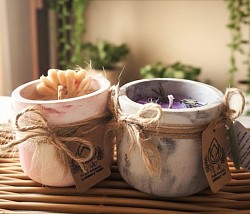 VELAS  DE SOYA AROMÁTICAS ARTESANALES EN RECIPIENTES DE CONCRETO